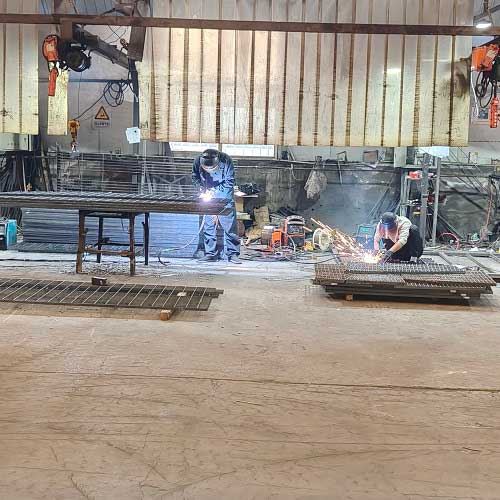 精準(zhǔn)選型指南：選擇不同規(guī)格的平臺鋼格柵板