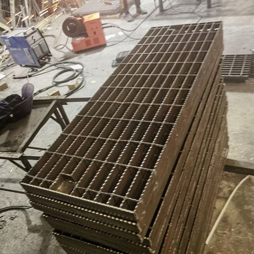 規格型號挑花眼？一文讀懂鋼格柵參數與適配場景