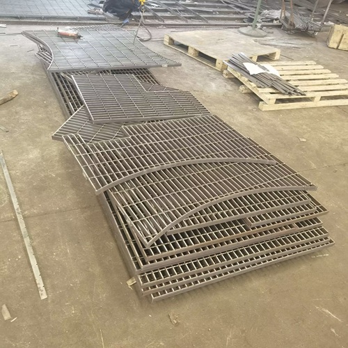 商業(yè)綜合體里的鋼格柵板隔斷太有設(shè)計(jì)感了